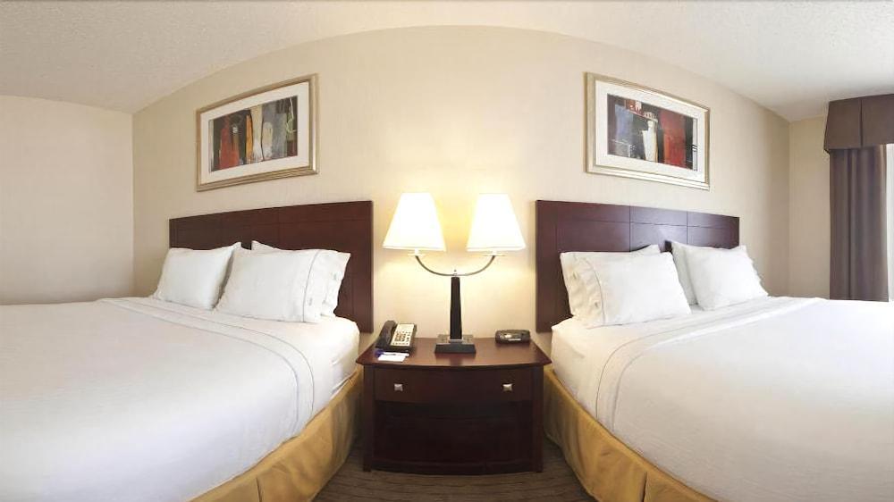 Holiday Inn Express Hotel & Suites Minot South By Ihg Екстер'єр фото