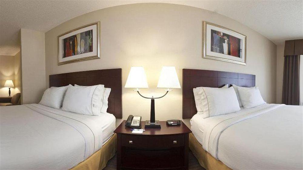 Holiday Inn Express Hotel & Suites Minot South By Ihg Екстер'єр фото