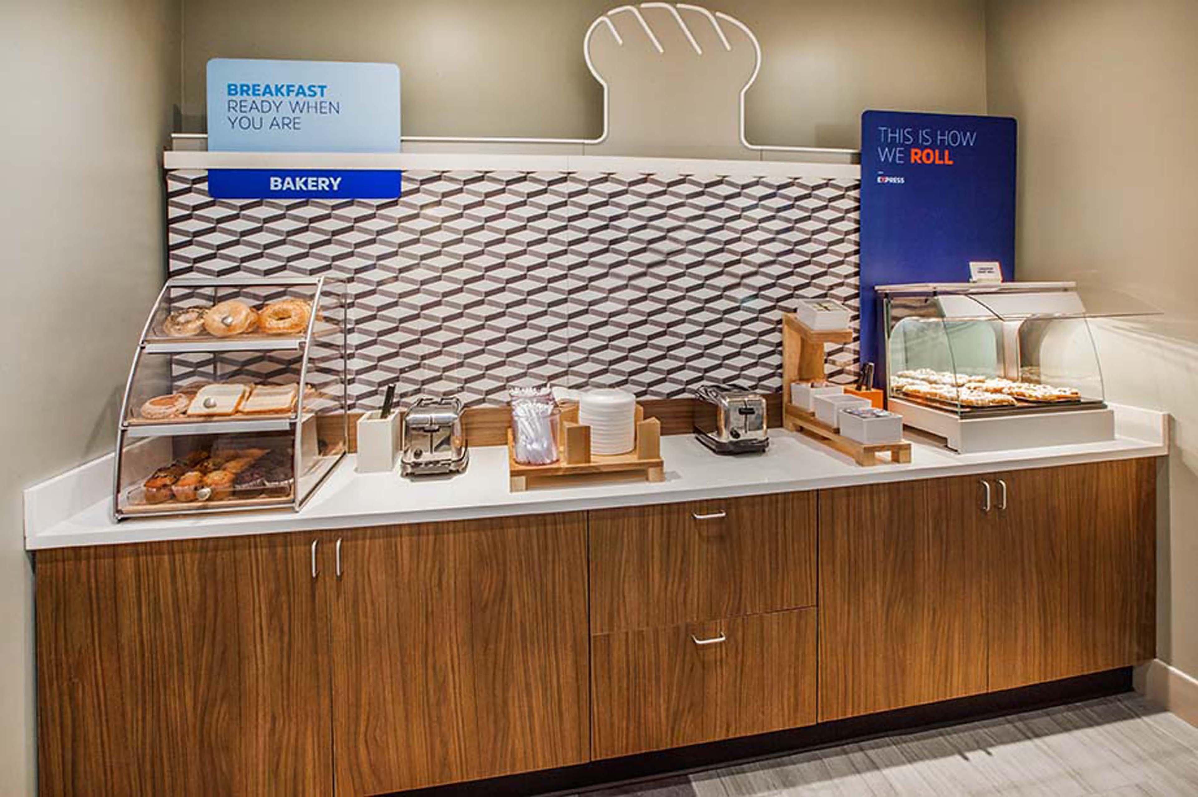 Holiday Inn Express Hotel & Suites Minot South By Ihg Екстер'єр фото