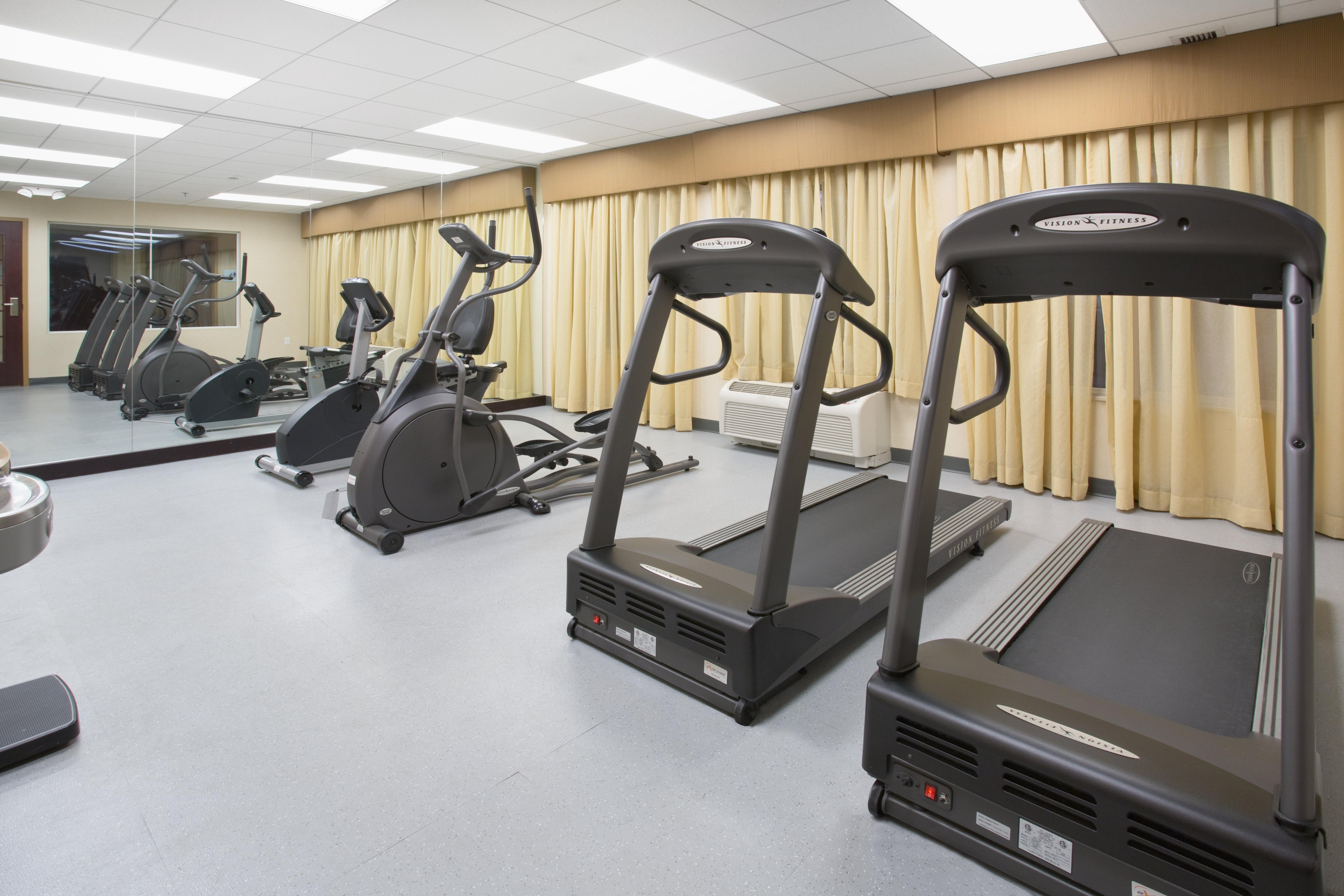 Holiday Inn Express Hotel & Suites Minot South By Ihg Екстер'єр фото