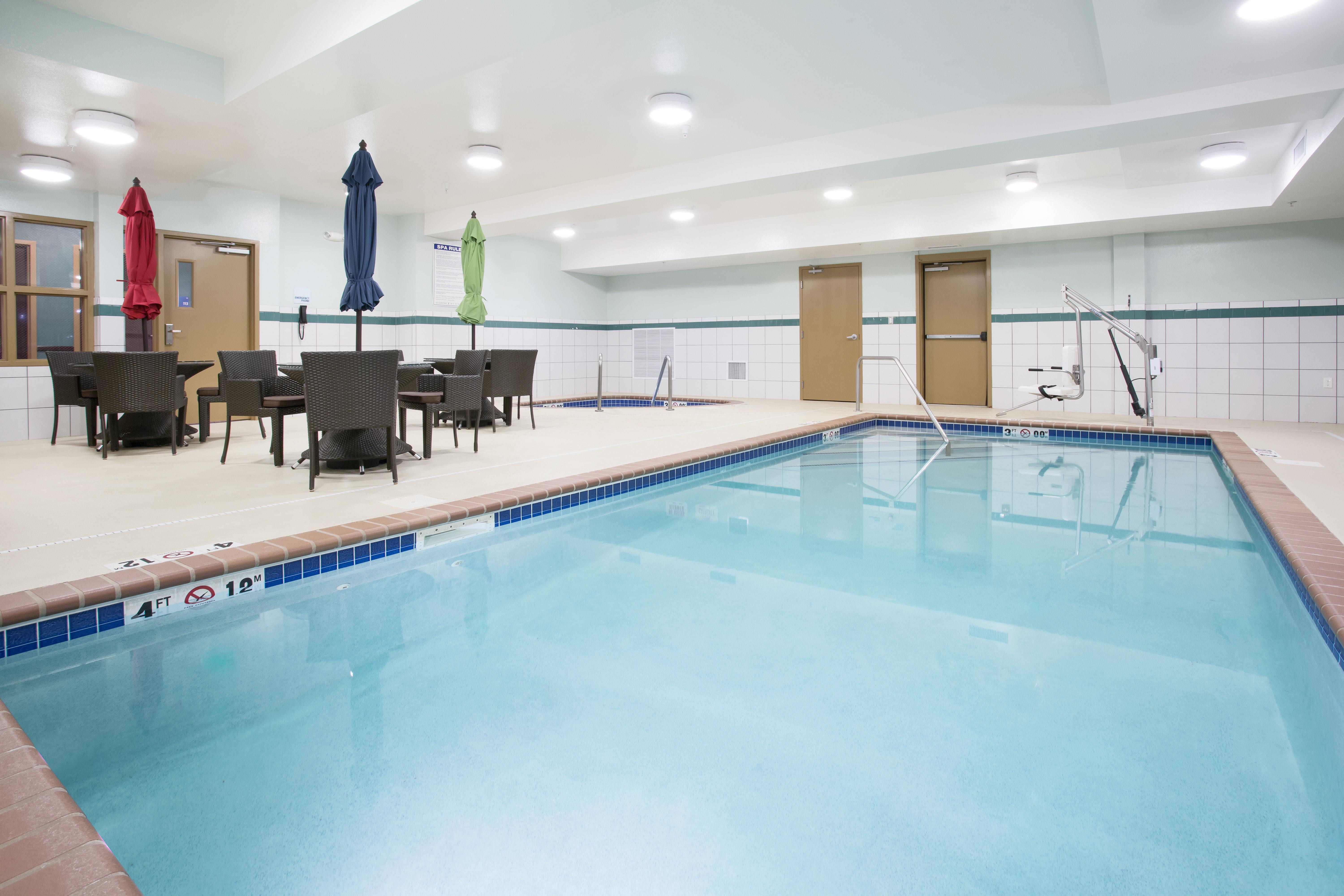 Holiday Inn Express Hotel & Suites Minot South By Ihg Екстер'єр фото