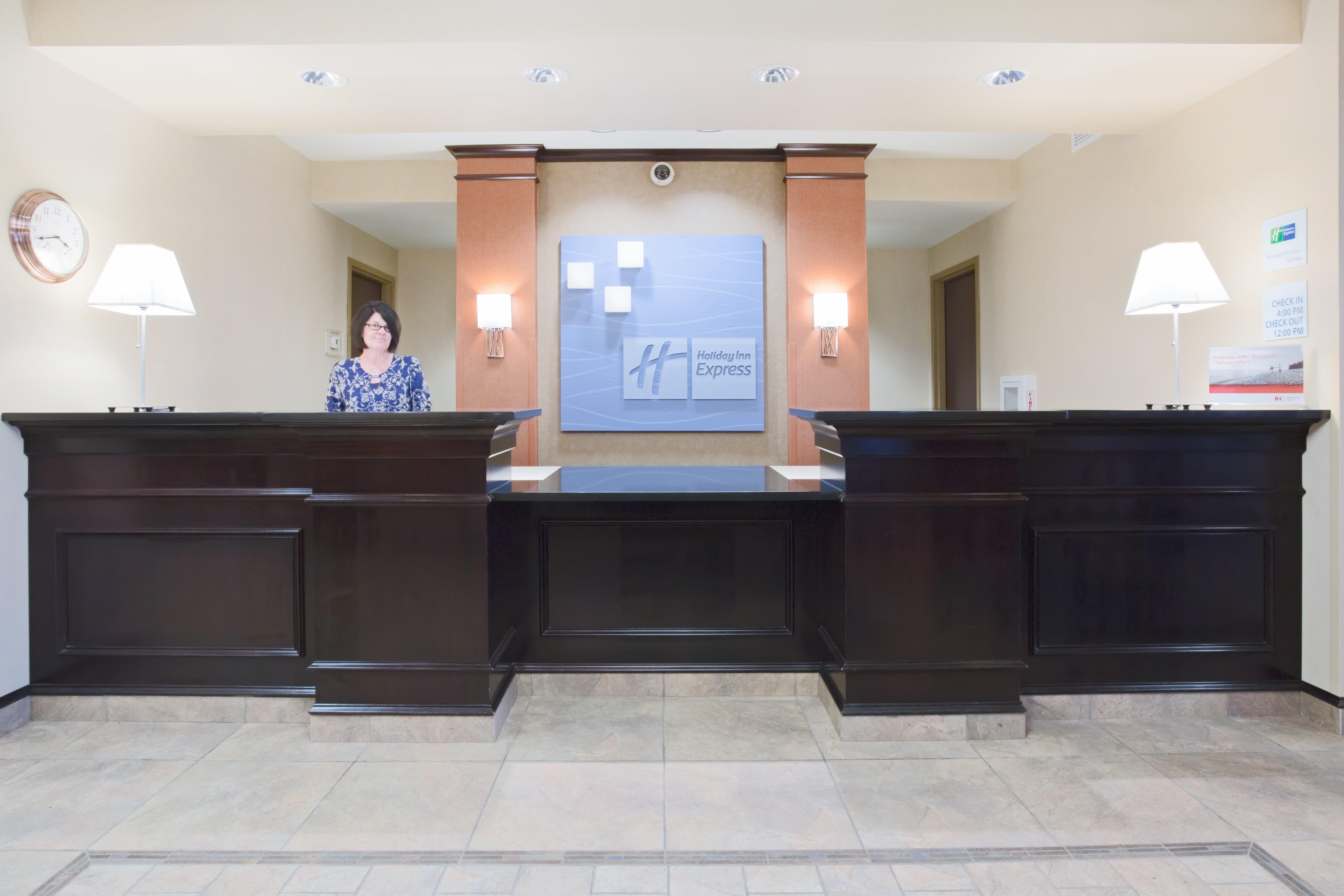 Holiday Inn Express Hotel & Suites Minot South By Ihg Екстер'єр фото