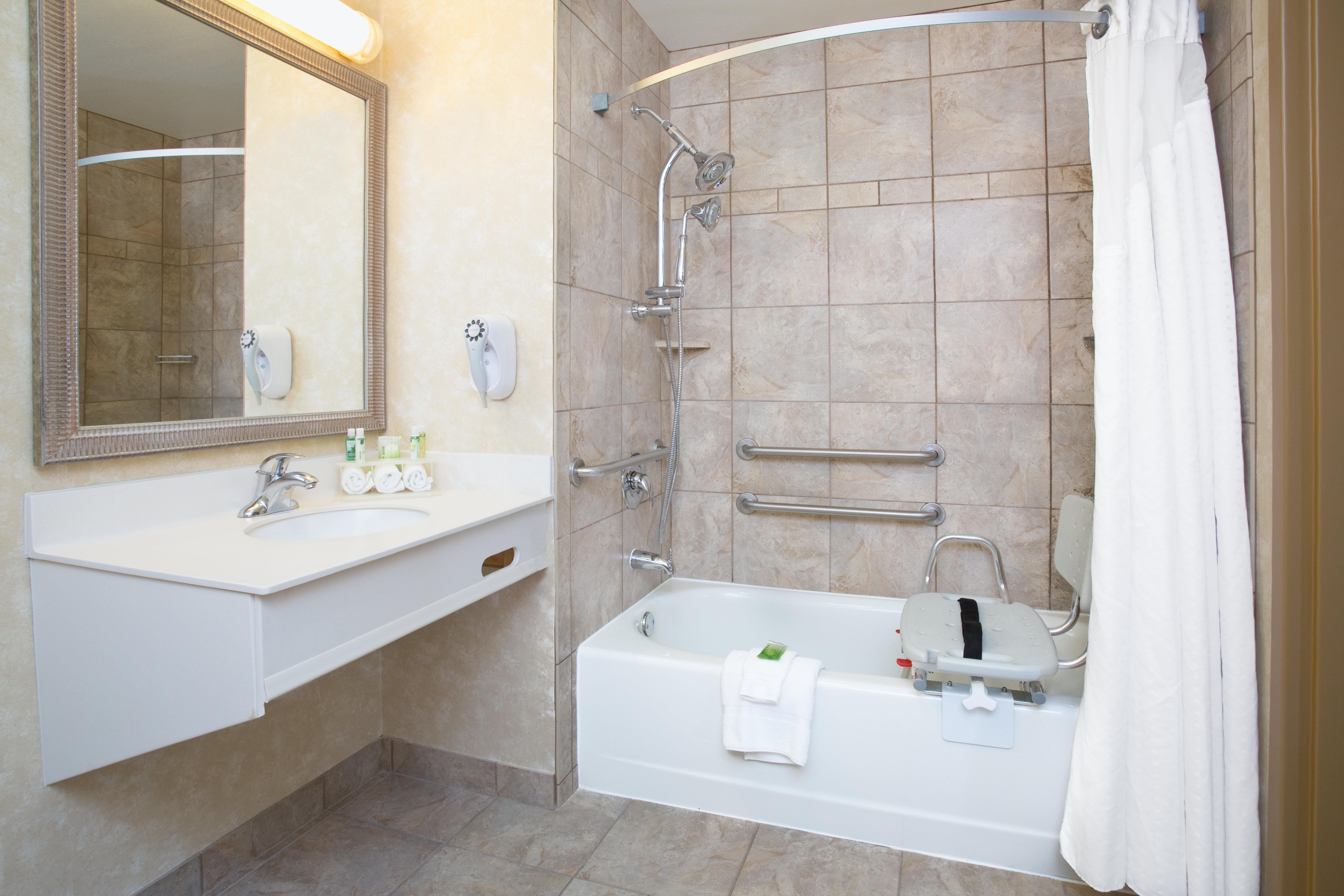 Holiday Inn Express Hotel & Suites Minot South By Ihg Екстер'єр фото