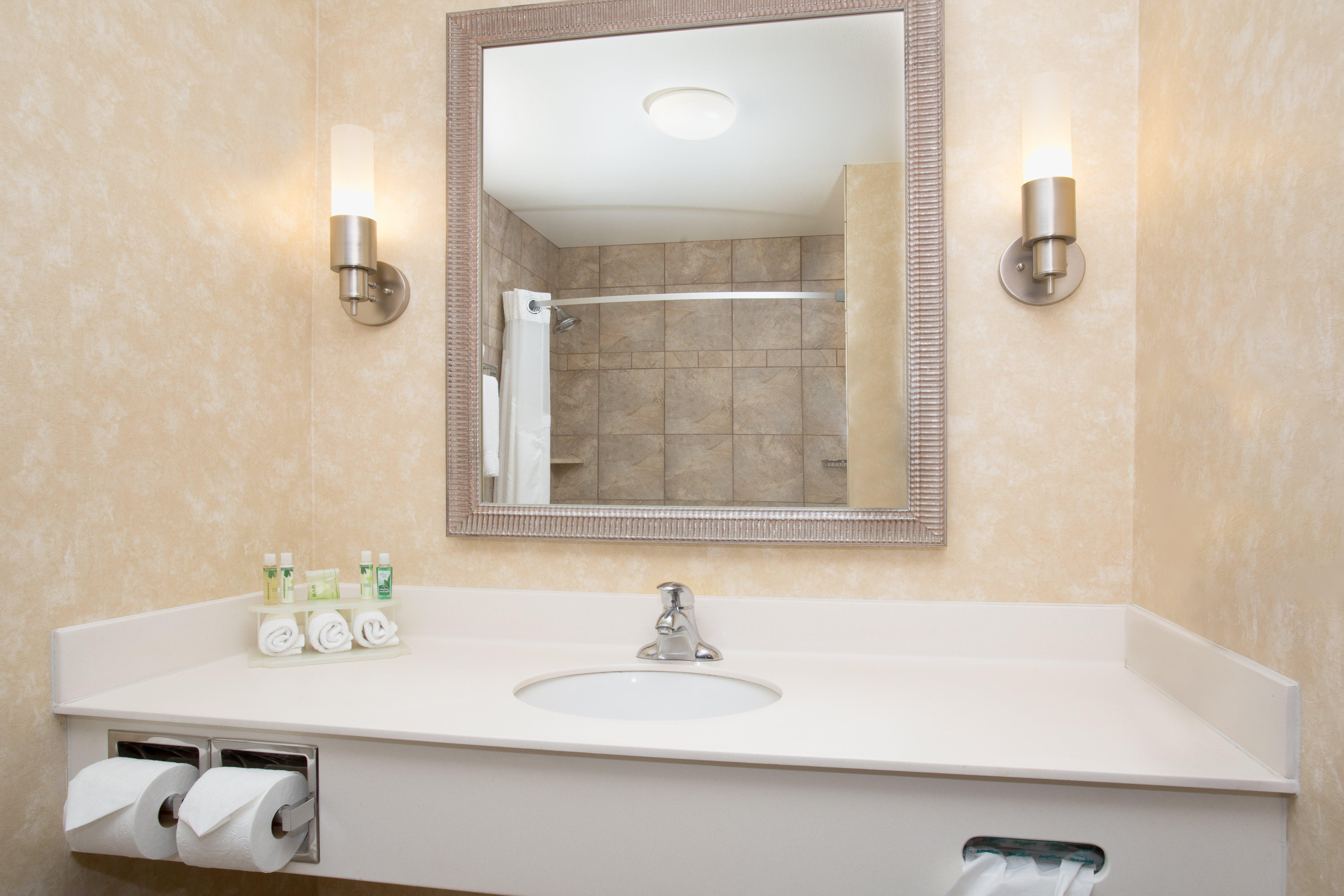 Holiday Inn Express Hotel & Suites Minot South By Ihg Екстер'єр фото