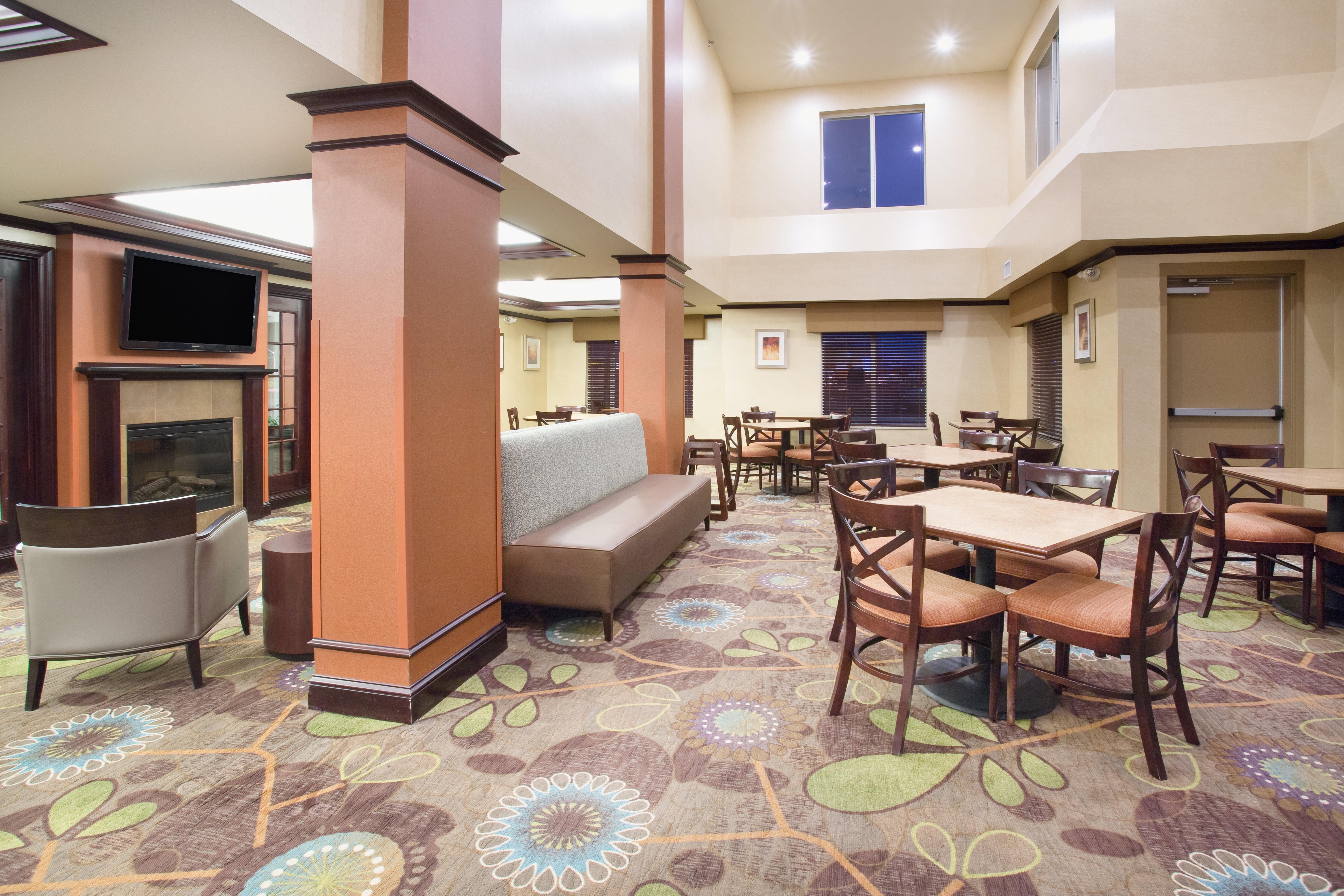 Holiday Inn Express Hotel & Suites Minot South By Ihg Екстер'єр фото