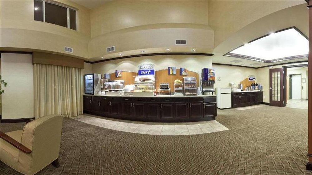 Holiday Inn Express Hotel & Suites Minot South By Ihg Екстер'єр фото